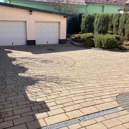 Apartmany Sabinovska プレショフ エクステリア 写真