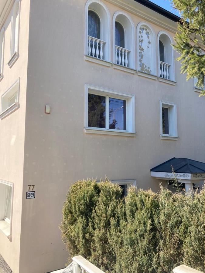 Apartmany Sabinovska プレショフ エクステリア 写真