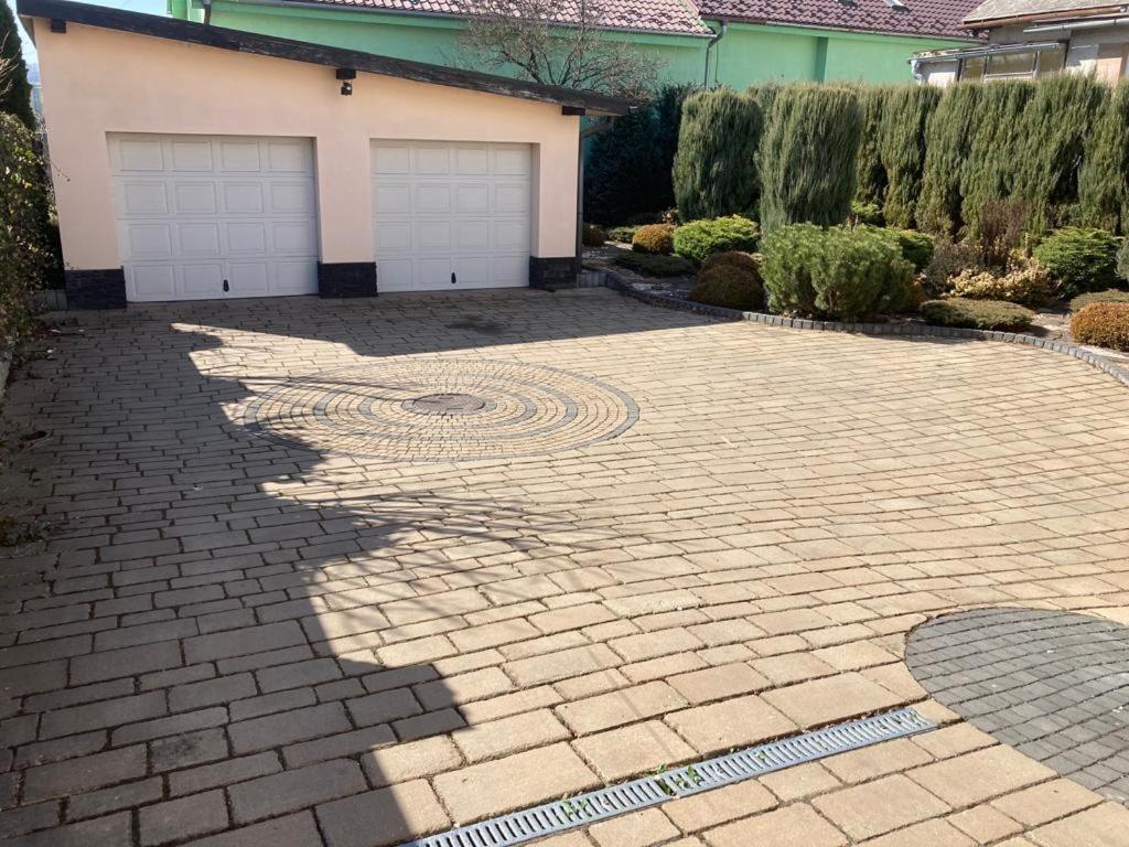 Apartmany Sabinovska プレショフ エクステリア 写真