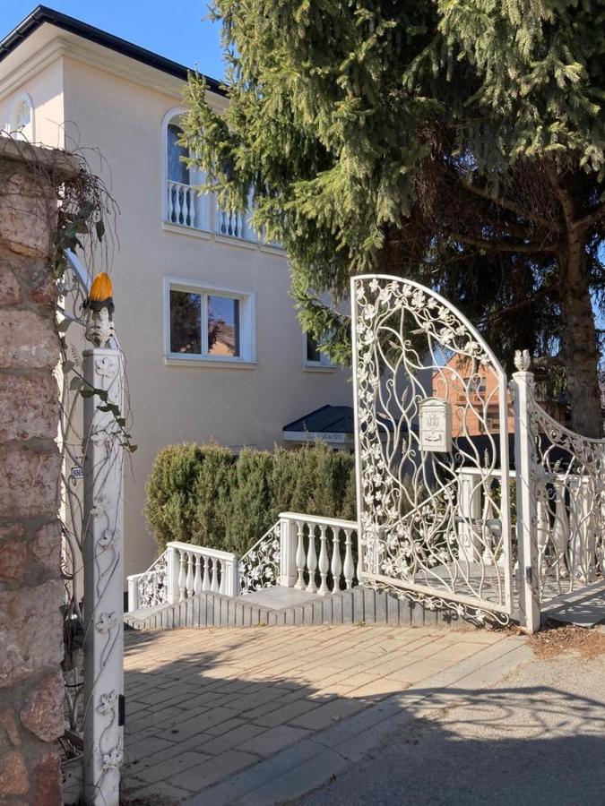 Apartmany Sabinovska プレショフ エクステリア 写真